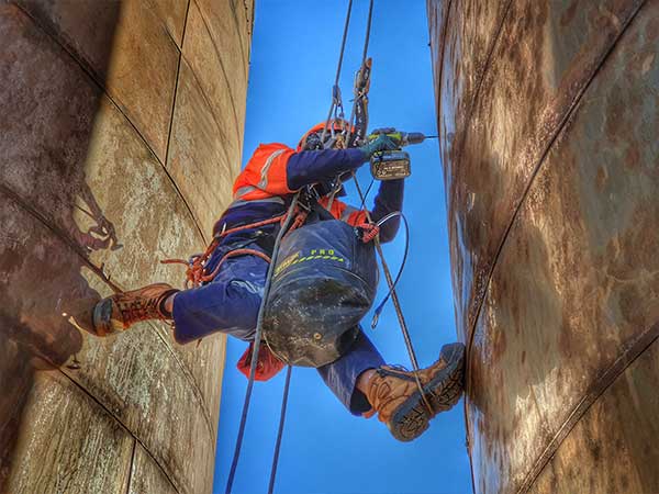 rope-access-services-2.jpg